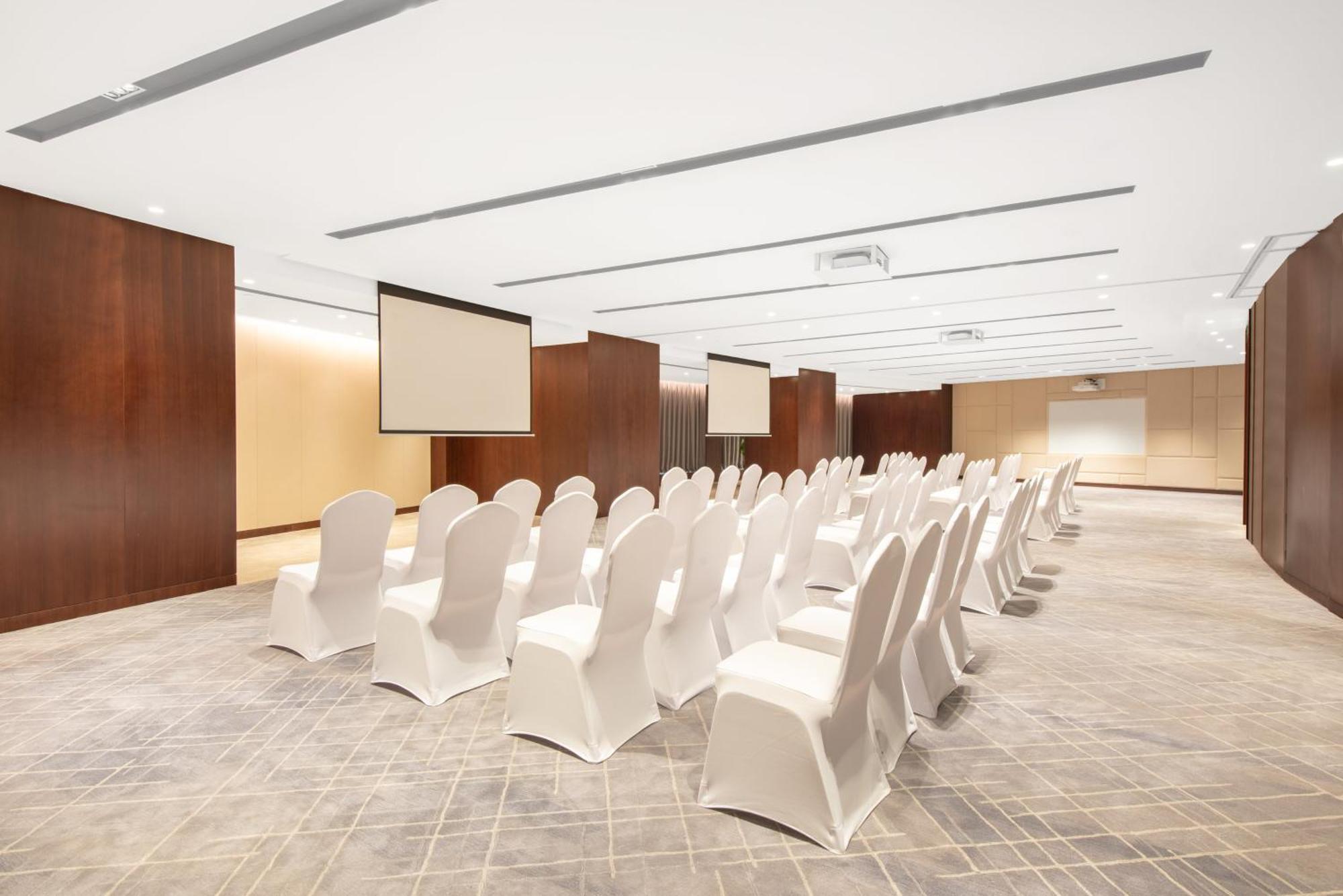 Crowne Plaza Zhuhai City Center By Ihg - Offers Free One-Way Shuttle To Chimelong Ocean Kingdom Dış mekan fotoğraf
