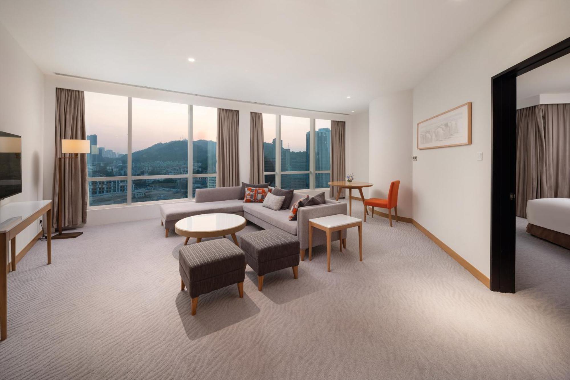 Crowne Plaza Zhuhai City Center By Ihg - Offers Free One-Way Shuttle To Chimelong Ocean Kingdom Dış mekan fotoğraf