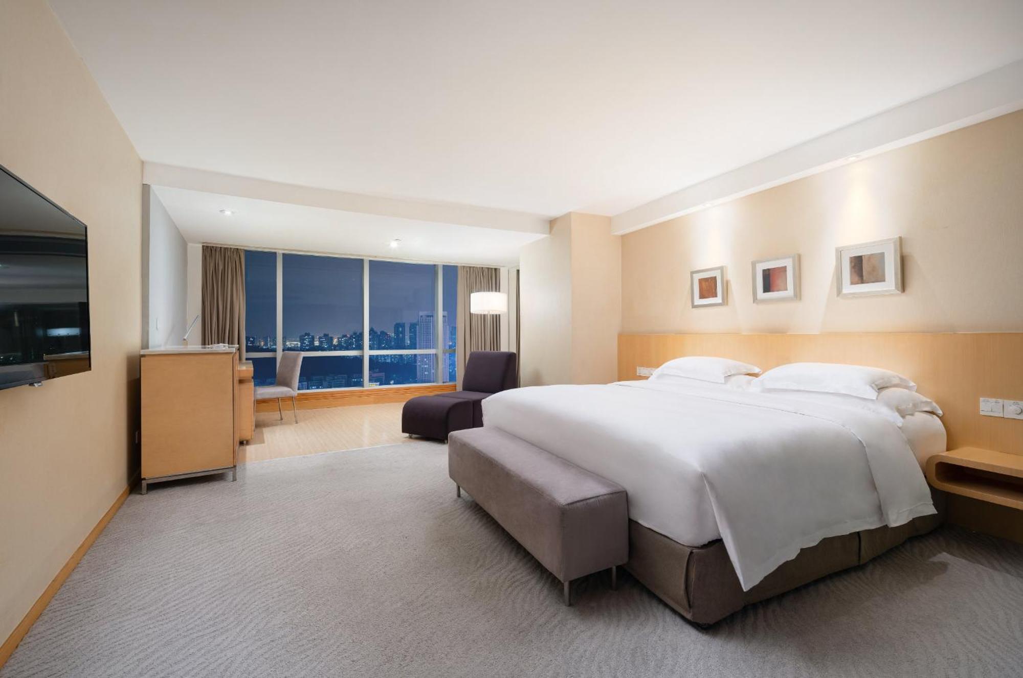 Crowne Plaza Zhuhai City Center By Ihg - Offers Free One-Way Shuttle To Chimelong Ocean Kingdom Dış mekan fotoğraf